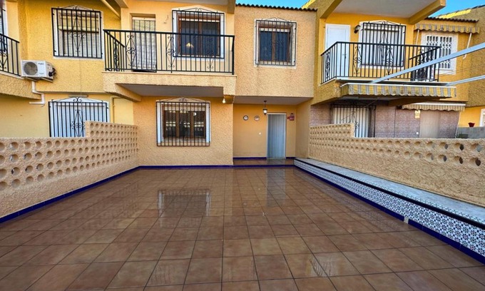 Puerto de Mazarron Ski Chalet | Acogedor Adosado para Vacaciones Familiares