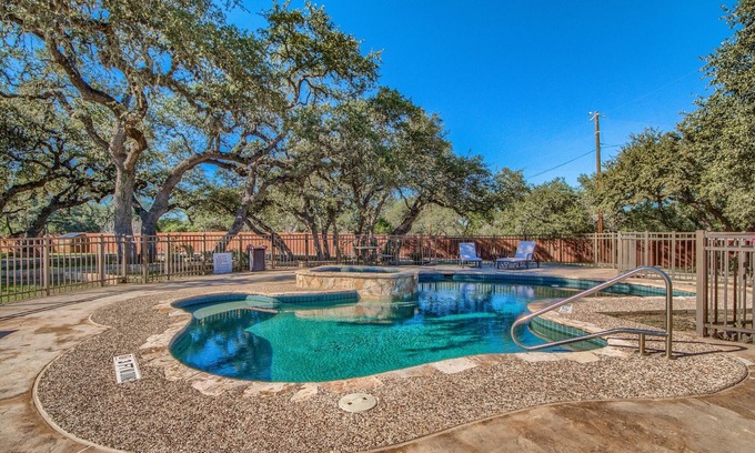 New Braunfels House | Acorn Hills Private Retreat! Pet Friendly! Shared Pool & Hot Tub!