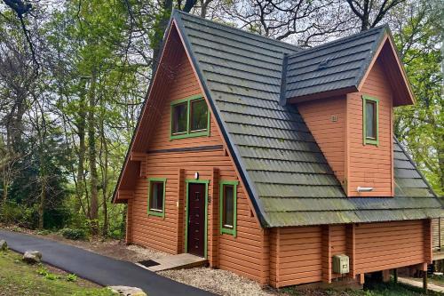 Liverton House | Acorn Lodge for Six with Hot Tub - Devon