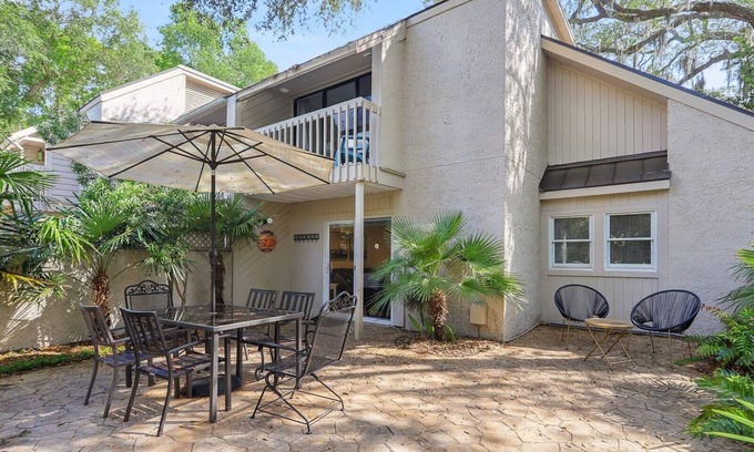 Hilton Head Island Villa | Across from the Beach 3BR Villa in Prime Coligny Location