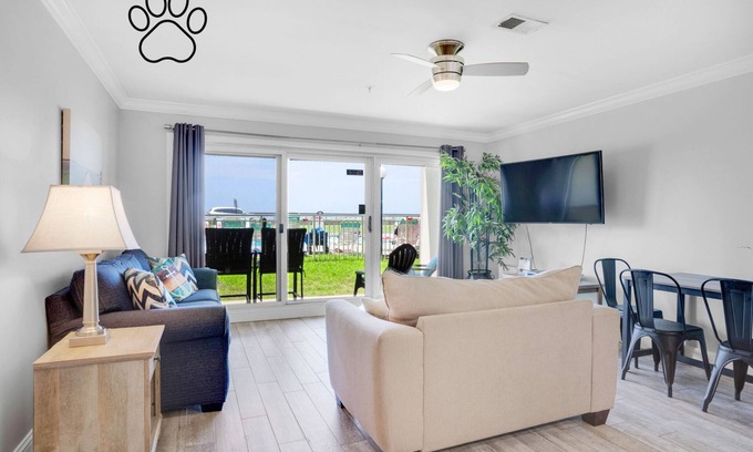 Miramar Beach Condo | ⭐Across St from Beach-Pet Friendly-2 Pools + Hot Tub-1BR Maravilla 2112⭐