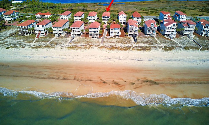 East End House | Across Street From Beach with bay views and FREE BEACH GEAR CREDIT INCLUDED!