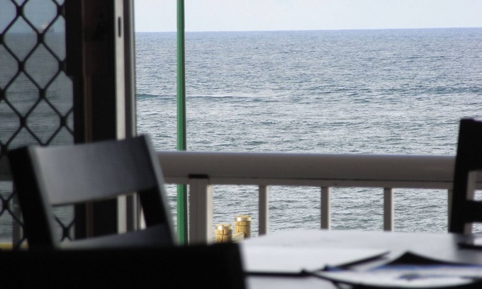 The Entrance Apartment | Across the Road from The Entrance beach and pools