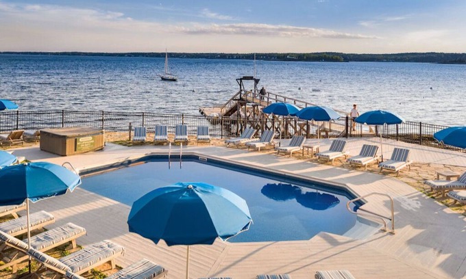 Boothbay Harbor Cabin | ADA Rm | Ocean Peek+Porch+FP | No Hidden Fees