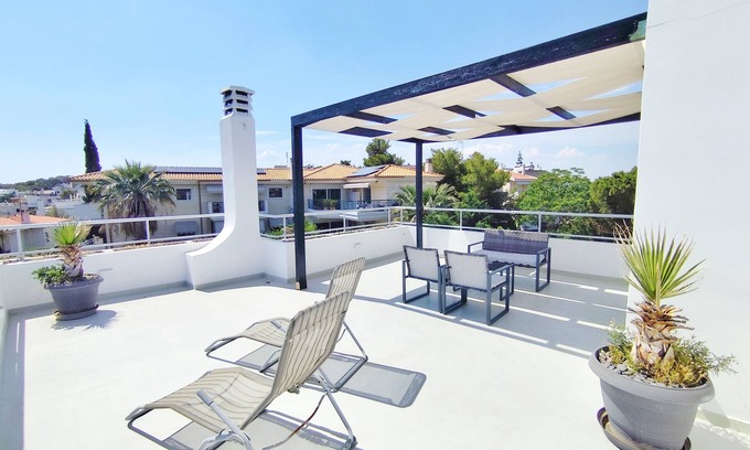 Vouliagmeni Apartment | Adelos Maisonette Near Vouliagmeni Beach