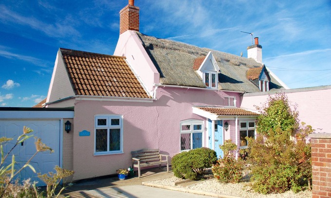Winterton-on-Sea Cottage | Admiral Cottage, Cosy Thatched Cottage Close To Sea & Sand Dunes