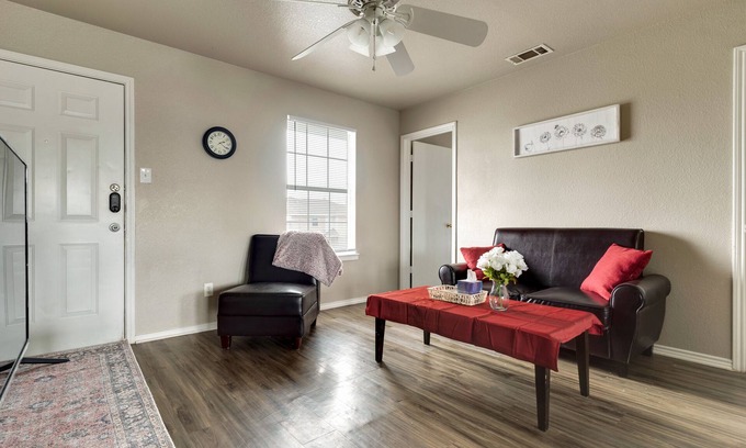 Killeen Condo | Adorable 2-bedroom condo mins from Ft Hood & Town
