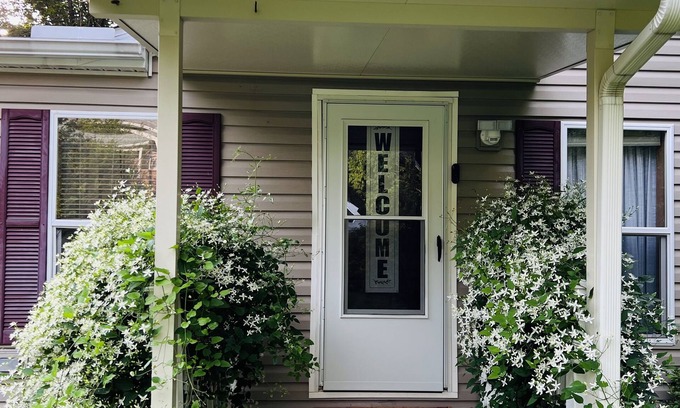 State College House | Adorable 3 Bedroom Walking Distance to Stadium & Campus