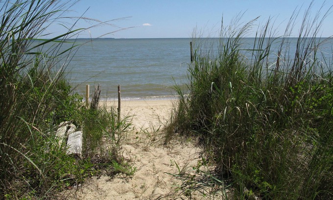 Heathsville Cottage | Adorable Cottage with White Sand Beach