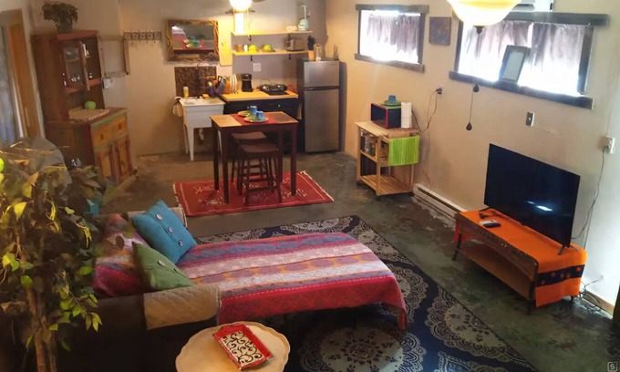 Canoncito Apartment | Adorable County Getaway Studio, all-inclusive