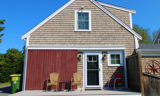 Harwich Port Apartment | Adorable Custom Specious Apartment (2285)