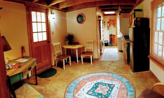 Downtown Santa Fe Apartment | Adorable Dwntwn Yard SUPER location min 2 Plaza