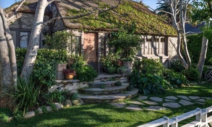 Oak Park Cottage | Adorable French Tudor Cottage Home. Walk to State Street! Blocks from Theater!