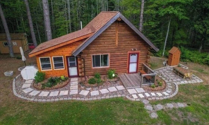 Iron River Cabin | Adorable Northwoods cabin