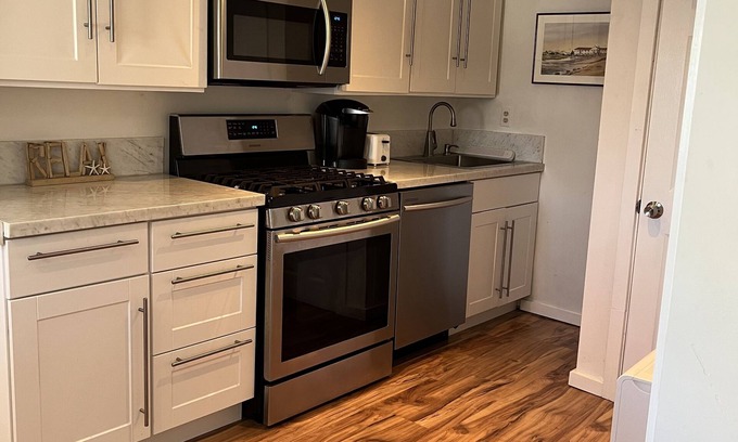 Townsend's Inlet Condo | Adorable one bedroom condo on beach block!