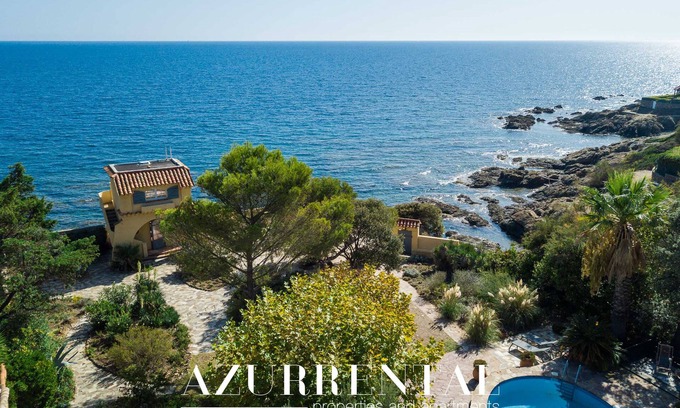 Saint-Aygulf Villa | Adorable waterfront property for 12-14 persons with panoramic sea view
