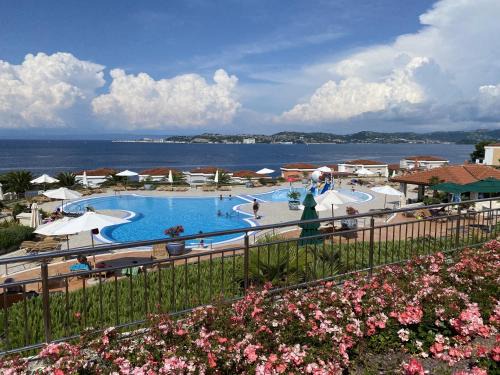 Crveni Vrh Apartment | Adriatic Apartment in Skiper Resort