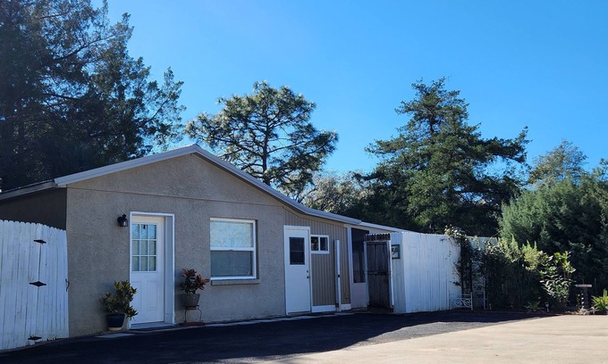 Homosassa Cottage | ADULTS ONLY MODERN COUNTRY COTTAGE & PRIVATE LANAI