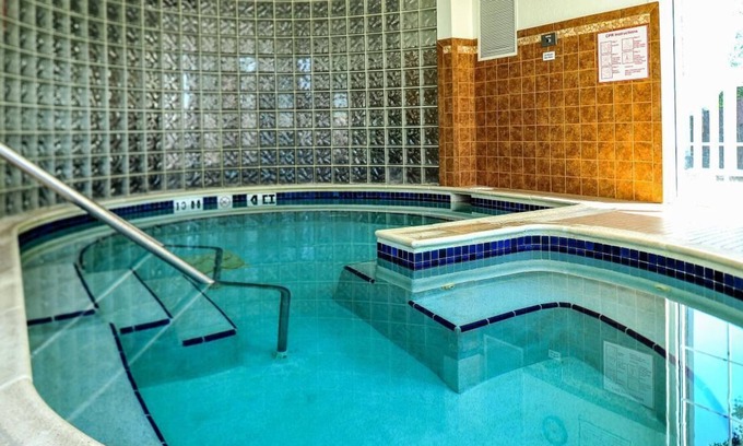 Mishawaka Hotel | Adventure Awaits! 3 Great Units, Near Notre Dame Stadium, Kitchenette