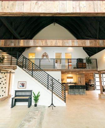 Bella Vista House | Adventure Barn-On Fixer to Fabulous-Outdoor Oasis