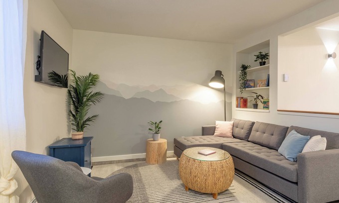 Golden House | Adventure Hub | Downtown Modern Suite | West