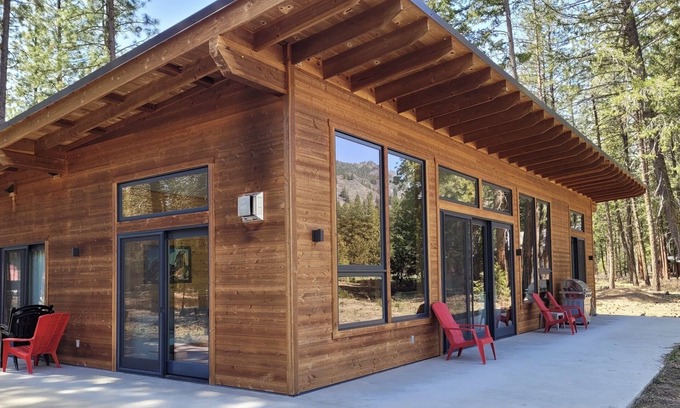 Mazama House | Adventure Outpost-Ski, Hike or Bike Out the Door!