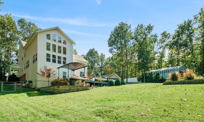 Bentonville House | Adventure Retreat - Bentonville