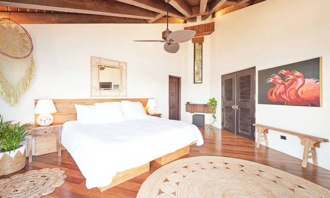 East End Apartment | Aerial Honor Room