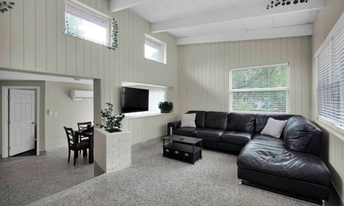 Lakeshore South House | Affordable Accommodation, King & 2 Qn, W/D, Fast Wi-Fi