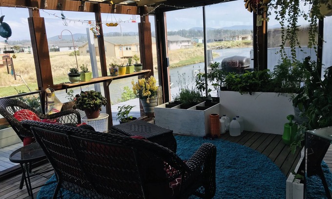 Bayshore House | Affordable & Adorable ~ Beach on Canal ~ Lg Room ~ Full Size Bed ~ Shared Home