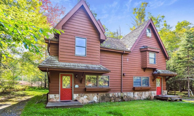 Timberline House | Affordable lodging in the center of Canaan Valley, The Cross Eyed Cricket!