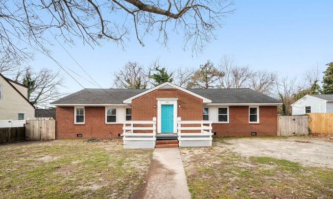 Newport News House | Affordable Newport News. Sleeps 6, easy Shipyard access
