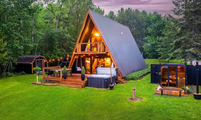 Grand Rapids House | Aframe on Bass Lake~ Hot Tub, Sauna & Sunsets!