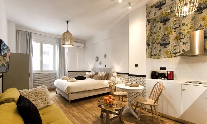 Omonia Apartment | Ag.Konstantinou 2os · Funky boho apartment