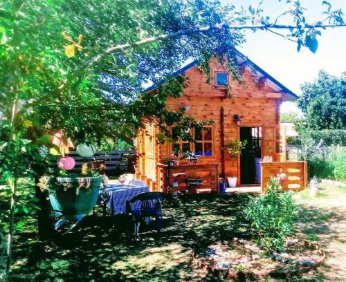 Massay Ski Chalet | Agréable chalet en bois et son extérieur