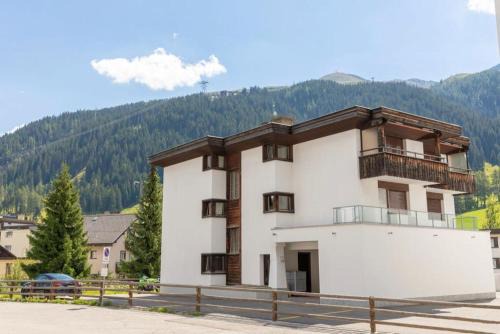Davos Apartment | Agrimonia - möbilierte Ferienwohnung mit Balkon