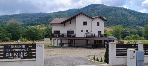 Orastioara de Sus House | AGROPENSIUNEA ZAMOLXIS