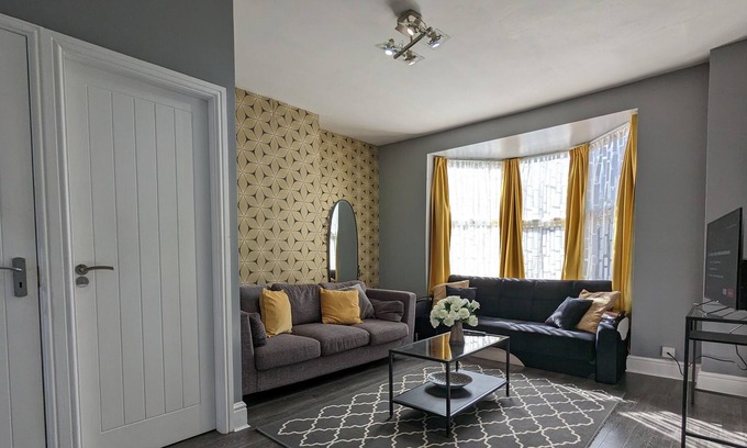 Edgbaston Apartment | AH4U Stanmore building