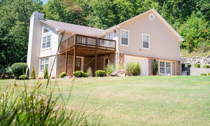 Russellville House | Aidans Mountainside Manor