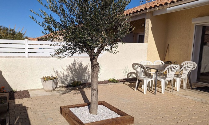 Port-la-Nouvelle Villa | Air-conditioned T2 mezzanine villa for 6 with WiFi, parking & close to beach