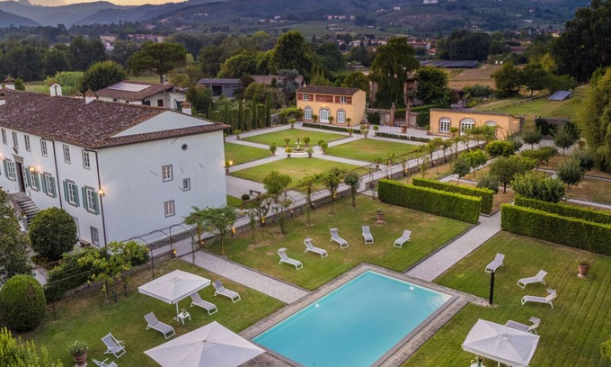 Capannori Villa | Air Conditioned 10 Bedrooms Luxury Villa and Pool in Lucca