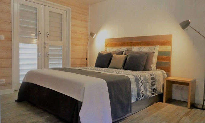 Sainte-Rose House | Air-conditioned lodge with swimming pool near Deshaies