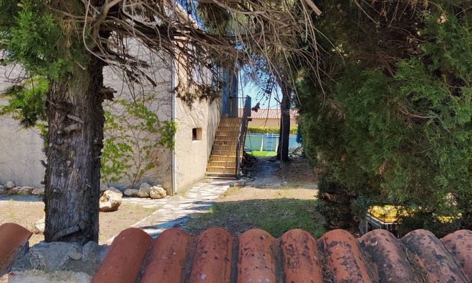 Caux House | Air-conditioned single-family house with pool and garden