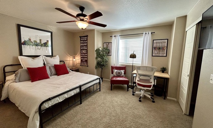 Brighton House | Airport convenience, city access.