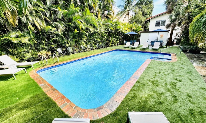 Lake Ridge Apartment | Airy 2 Bedroom 2 Bath Apt w/Pool Access