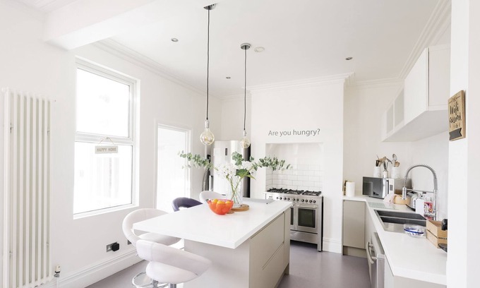 Hanham House | Airy and Bright - Superb Bristol Home With Garden