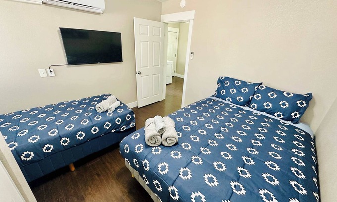 Northeast Reno House | Airy Bright Getaway,Sleeps 12