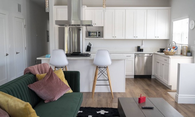Mid City Apartment | Airy & Bright Mid-City Gem