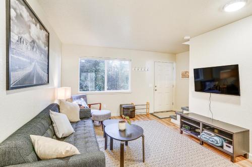 Rohnerville Apartment | Airy Fortuna Apartment with Deck!