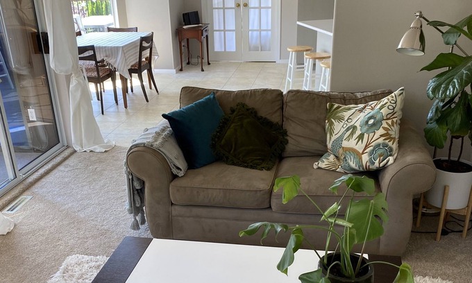 Sechelt House | Airy Mountain View Home